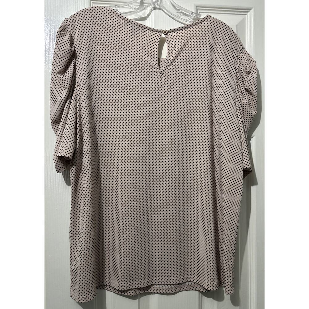 Adrianna Papell Top Size Medium Blush Pink Black Polka Dot Ruched Sleeve Keyhole - Picture 4 of 7